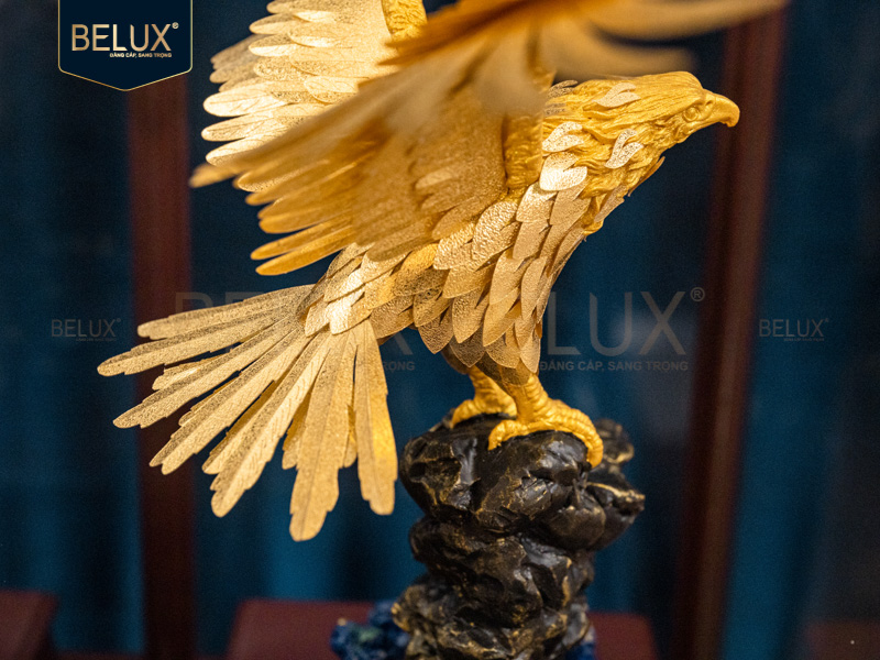 Tượng Đại Bàng tung cánh dát vàng 24k 36x28x17cm